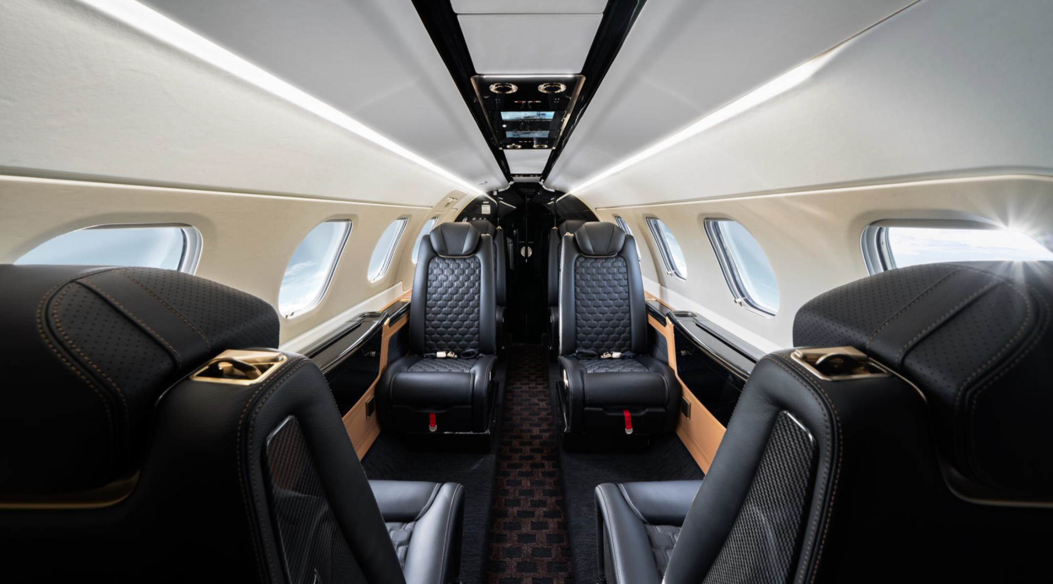 https://cdn.privatejetcardcomparisons.com/uploads/Embraer-Phenom-300E-Bosa-Nova.png?utm_source=chatgpt.com