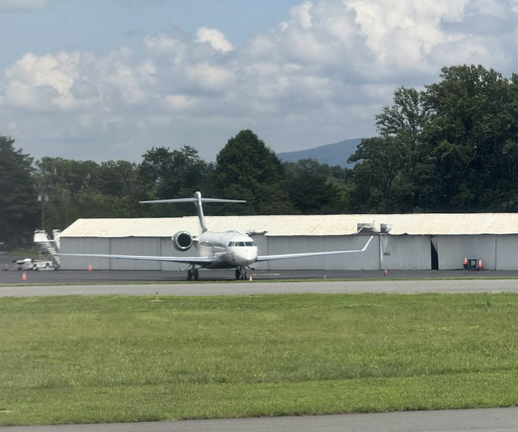 Jettly offers first flight free, catering credit in July jet card deal