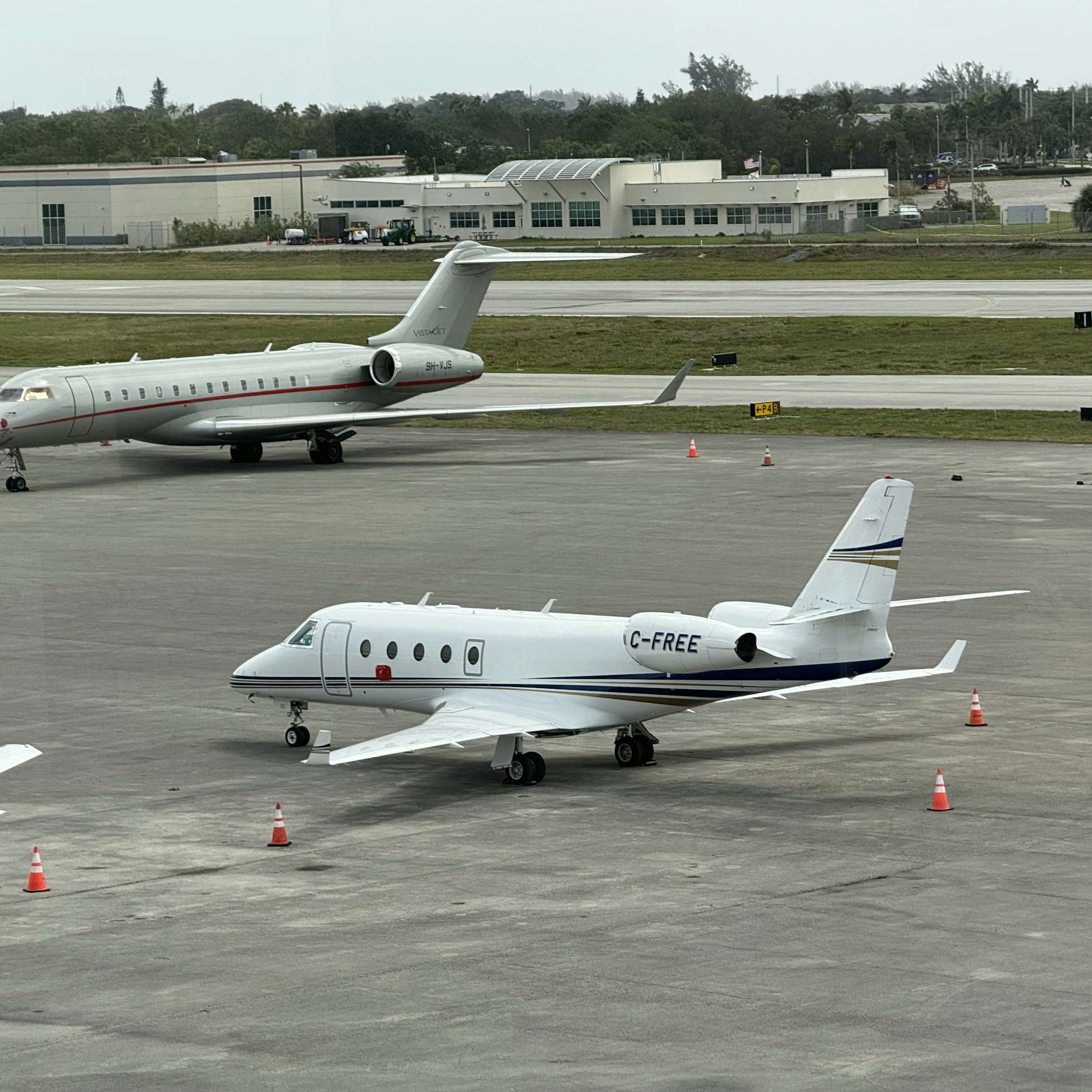 You can still fly a Learjet with these jet card programs